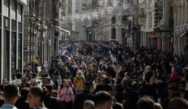 Pedestrians walk on the popular Istiklal shopping street in Istanbul, Türkiye, March 31, 2025. (AFP Photo)