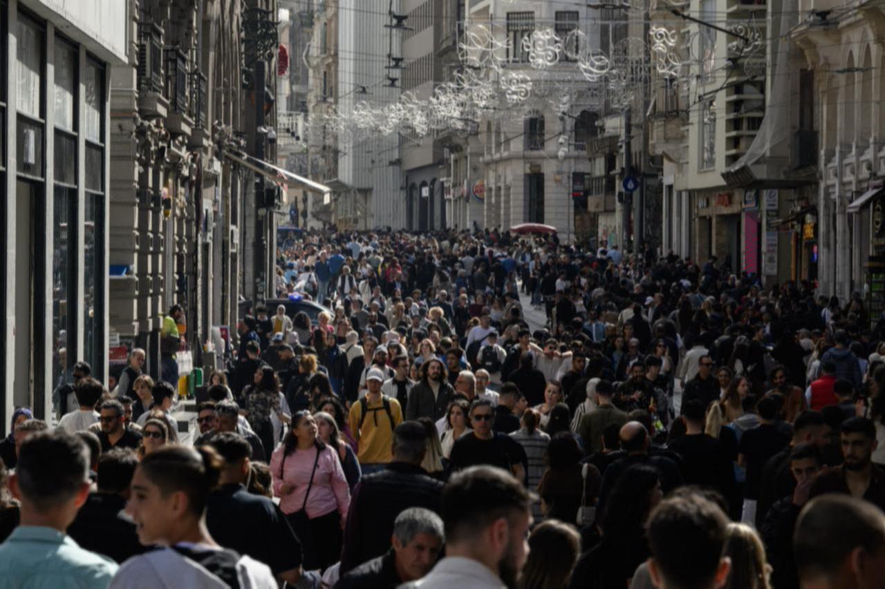 Pedestrians walk on the popular Istiklal shopping street in Istanbul, Türkiye, March 31, 2025. (AFP Photo)