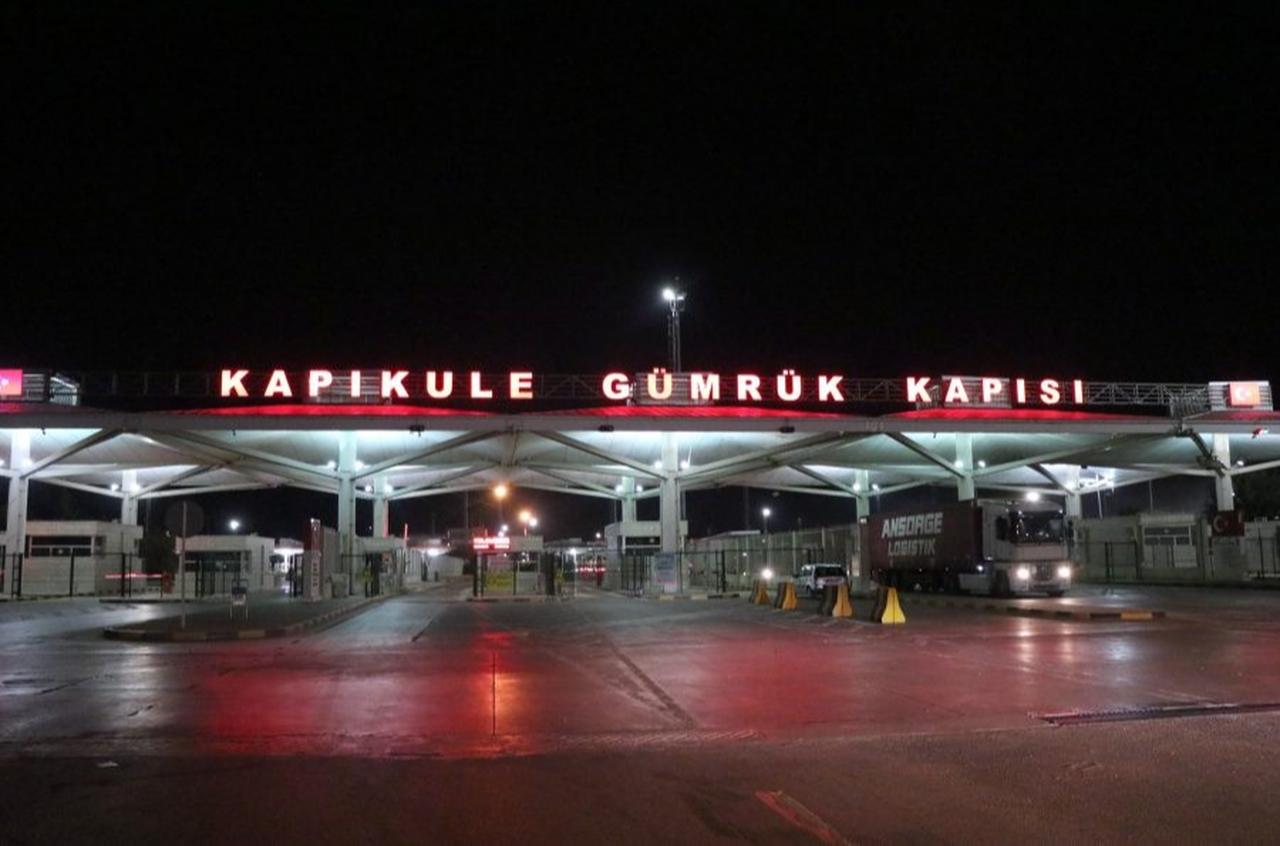 Trucks pass through the Kapikule Border Gate on the Türkiye-Bulgaria frontier in Edirne, Türkiye. (IHA Photo)