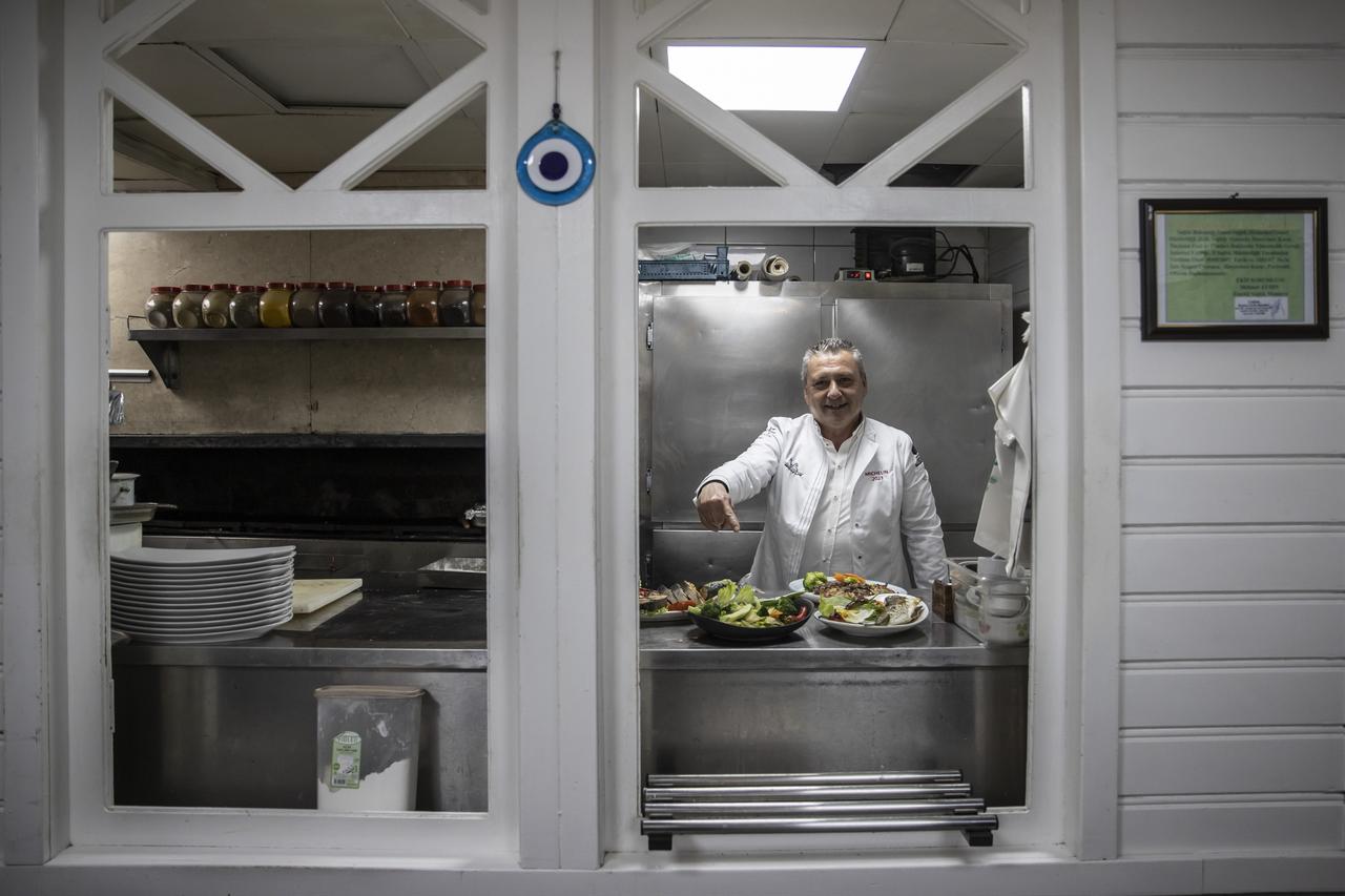 Turkish Chef Nuri Soysal, which is the recommended Rumelihisari Iskele restaurants in the first selection of the Michelin Guide Istanbul 2023, in Istanbul, Türkiye, Oct. 15, 2022. (AA Photo)