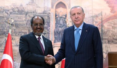 Turkish President Recep Tayyip Erdogan (R) and Somalian President Hassan Sheikh Mohamud (L) shaking hands during press conference in Istanbul, Türkiye on Dec. 30, 2025. (Turkish Presidency/AFP Photo)