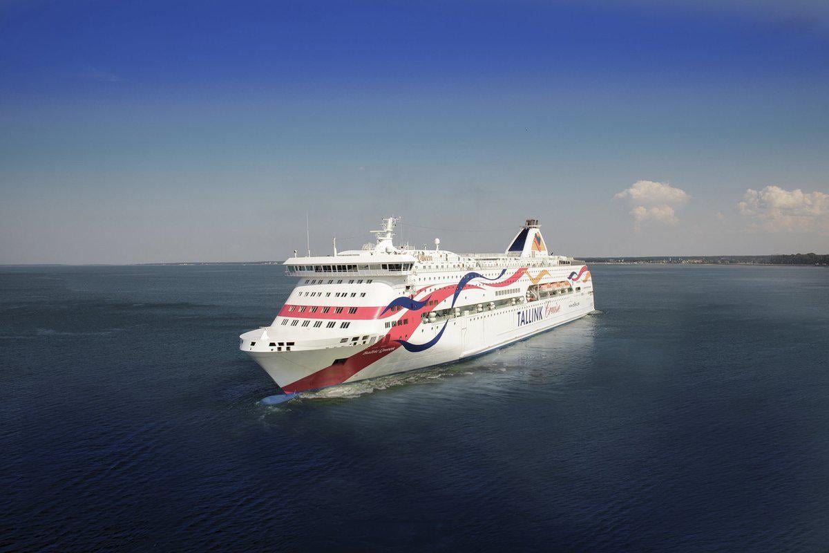 Reisija ronis Tallinki laeval korstna kaudu selle masinaruumi