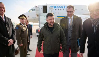 Zelenski a ajuns la Berlin. Ucraina, gata să renunţe la ambiţia aderării la NATO pentru garanţii de securitate