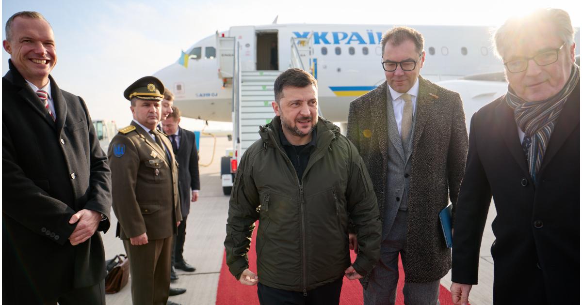 Zelenski a ajuns la Berlin. Ucraina, gata să renunţe la ambiţia aderării la NATO pentru garanţii de securitate