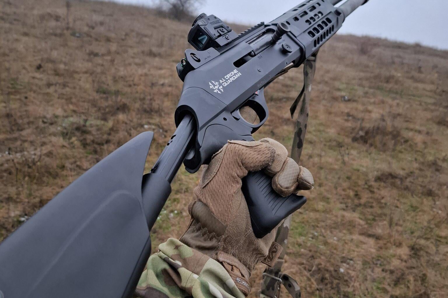 M4 A.I. Drone Guardian 18,5″ shotgun in the hands of a Ukrainian soldier.