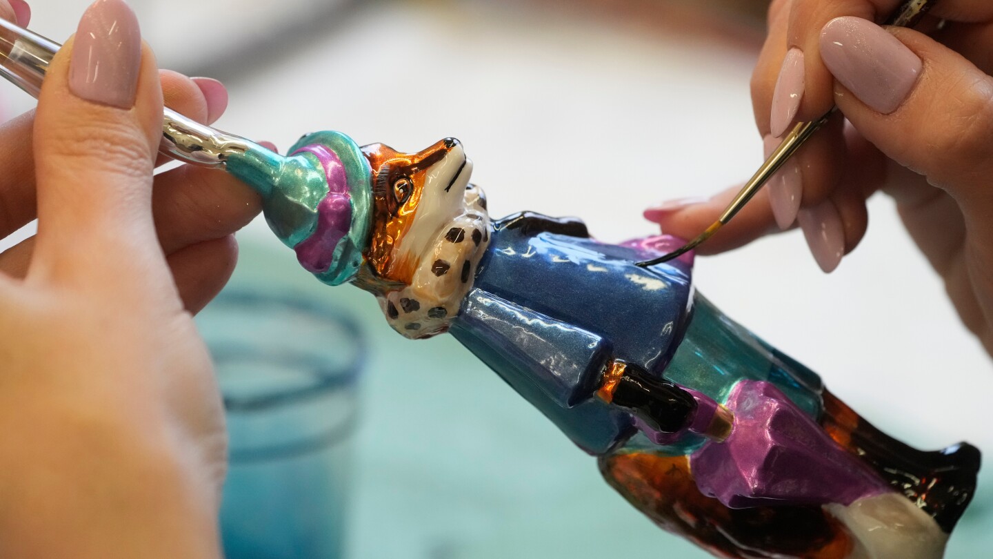 Discover GlitterLab's enchanting Christmas decorations in southern Poland