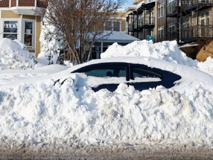 Νέα χιονοθύελλα παραλύει τη Νέα Υόρκη – Χιλιάδες ακυρώσεις πτήσεων και σοβαρά προβλήματα στις μετακινήσεις