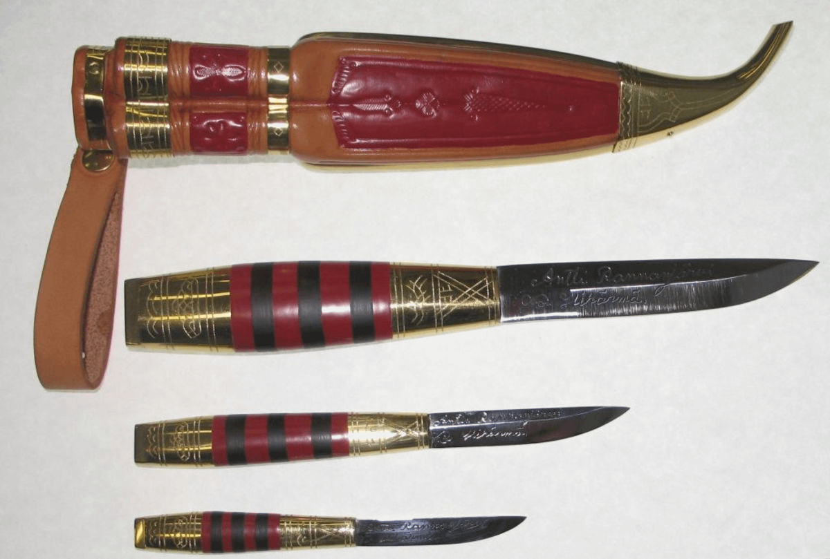 Does anyone know any videos or guides of making this beautiful Härmä type of knife sheath? I can't find any material about it online sadly