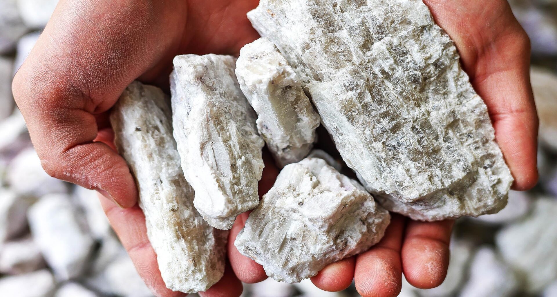 Lithium deposit valued at $1.5 trillion has been discovered in the US. McDermitt Caldera in Oregon could contain between 20 and 40 million metric tons of lithium. If extraction methods prove efficient, the US could rank among the top global suppliers of this metal.