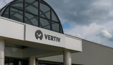 Vertiv Stock (VRT) in December 2025: AI Data Center Deals, Q3 Beat and Fresh Wall Street Targets