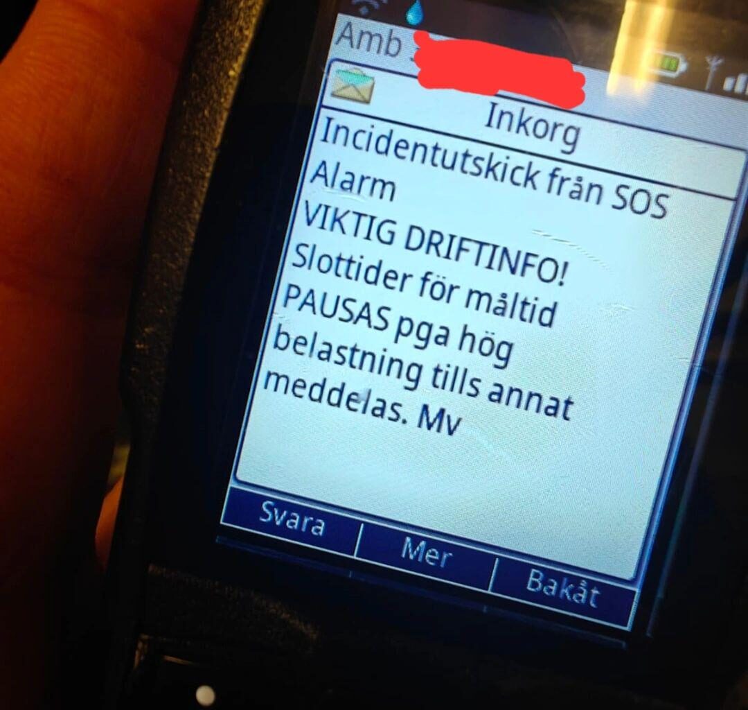 Uppmaningen till ambulanspersonalen: Ät inte