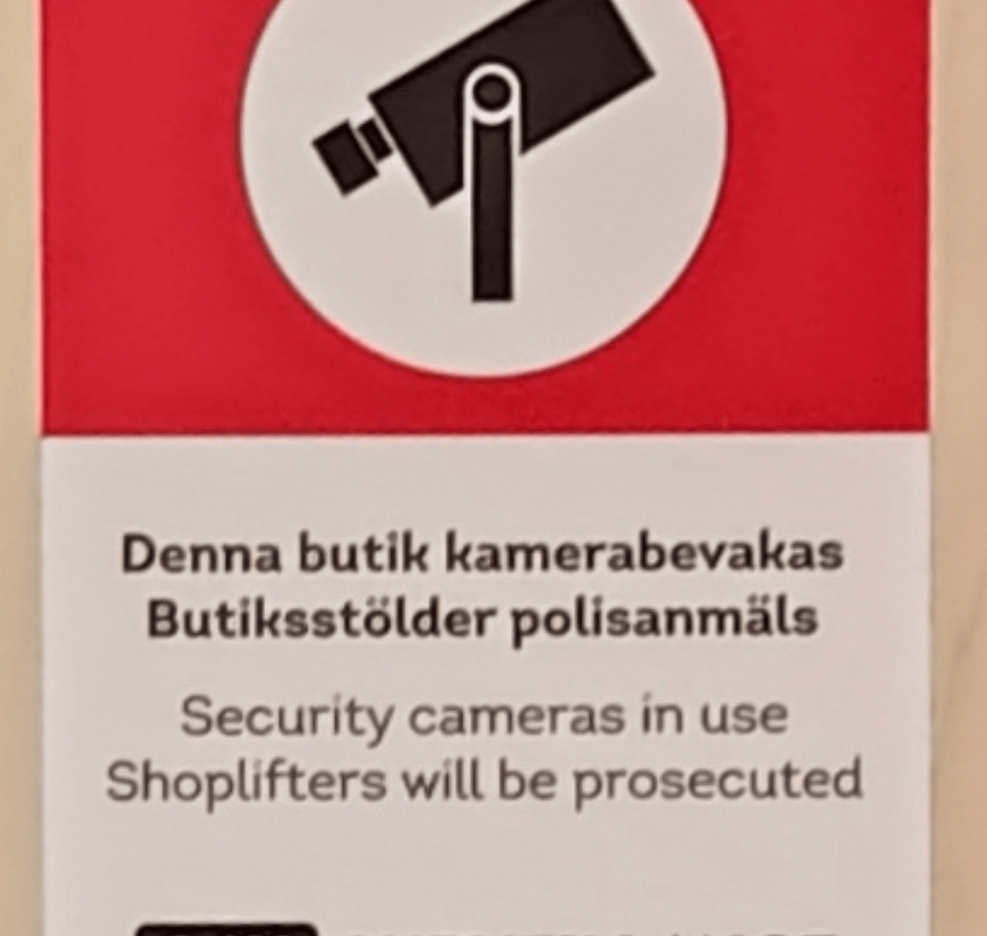 Jag tyckte skyltarna om kameraövervakning på Arlanda verkade lite väl bekanta