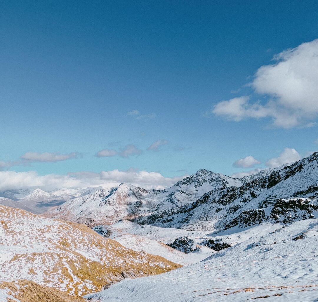 Ich bin vor vier Monaten nach Österreich gezogen und kann sagen, dass ihr ein wunderschönes Land habt. Meine Zeit hier war sehr schön, und ich hoffe, dass 2026 genauso gut wird!