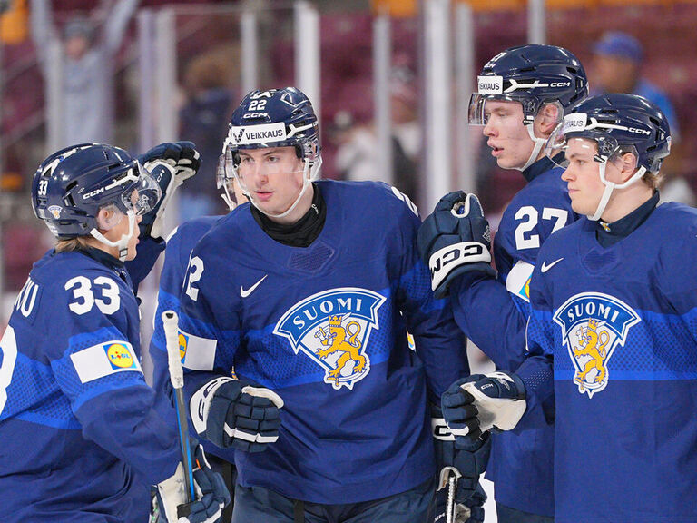 Finland pummels Latvia 8-0 | theScore.com