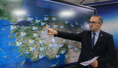 Cengiz Celik, a Weather Forecast Expert at the General Directorate of Meteorology under the Ministry of Environment, Urbanization and Climate Change, shared his assessment of the expected weekend weather with an Anadolu Agency correspondent. Ankara, Türkiye, December 19, 2025. (AA Photo)