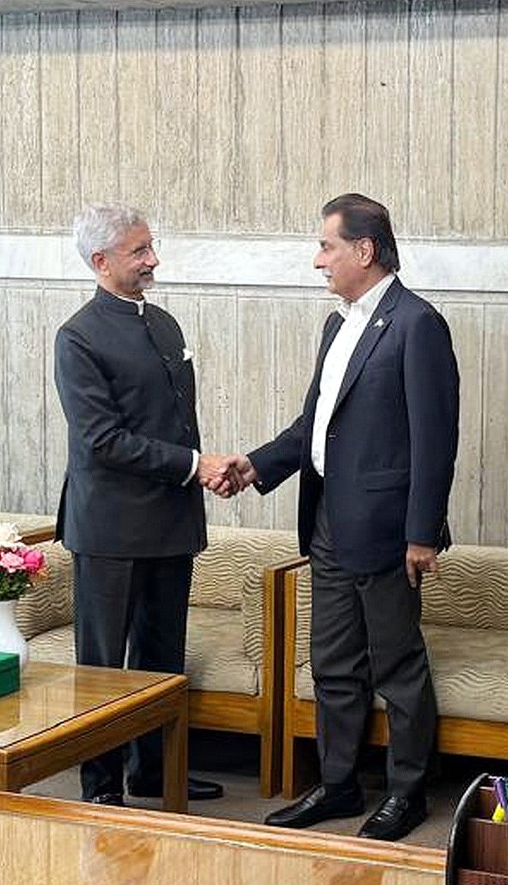 Indian Foreign Minister Subrahmanyan Jaishankar met with Pakistan's National Assembly Speaker Sardar Ayaz Sadiq at the residence of former Bangladeshi Prime Minister Khaleda Zia today, December 31 2025. Source: National Assembly Secretariat