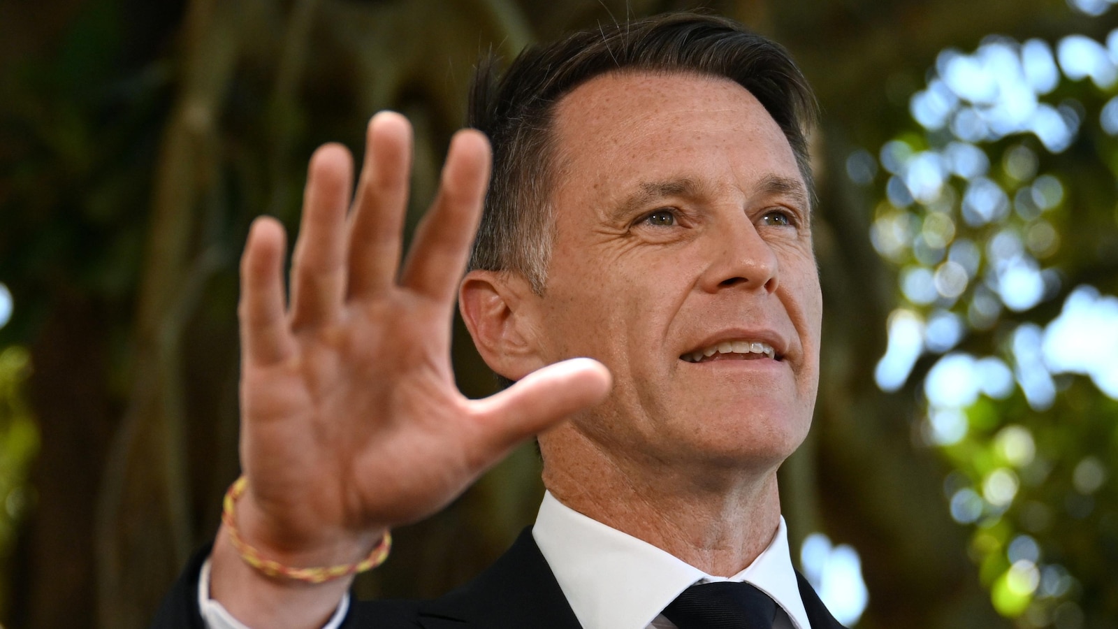 Bureaucratic mishap delayed gun license for accused Bondi Beach shooter in Australia