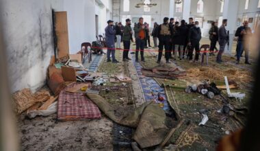 Hundreds mourn in Syria's Homs after deadly mosque bombing