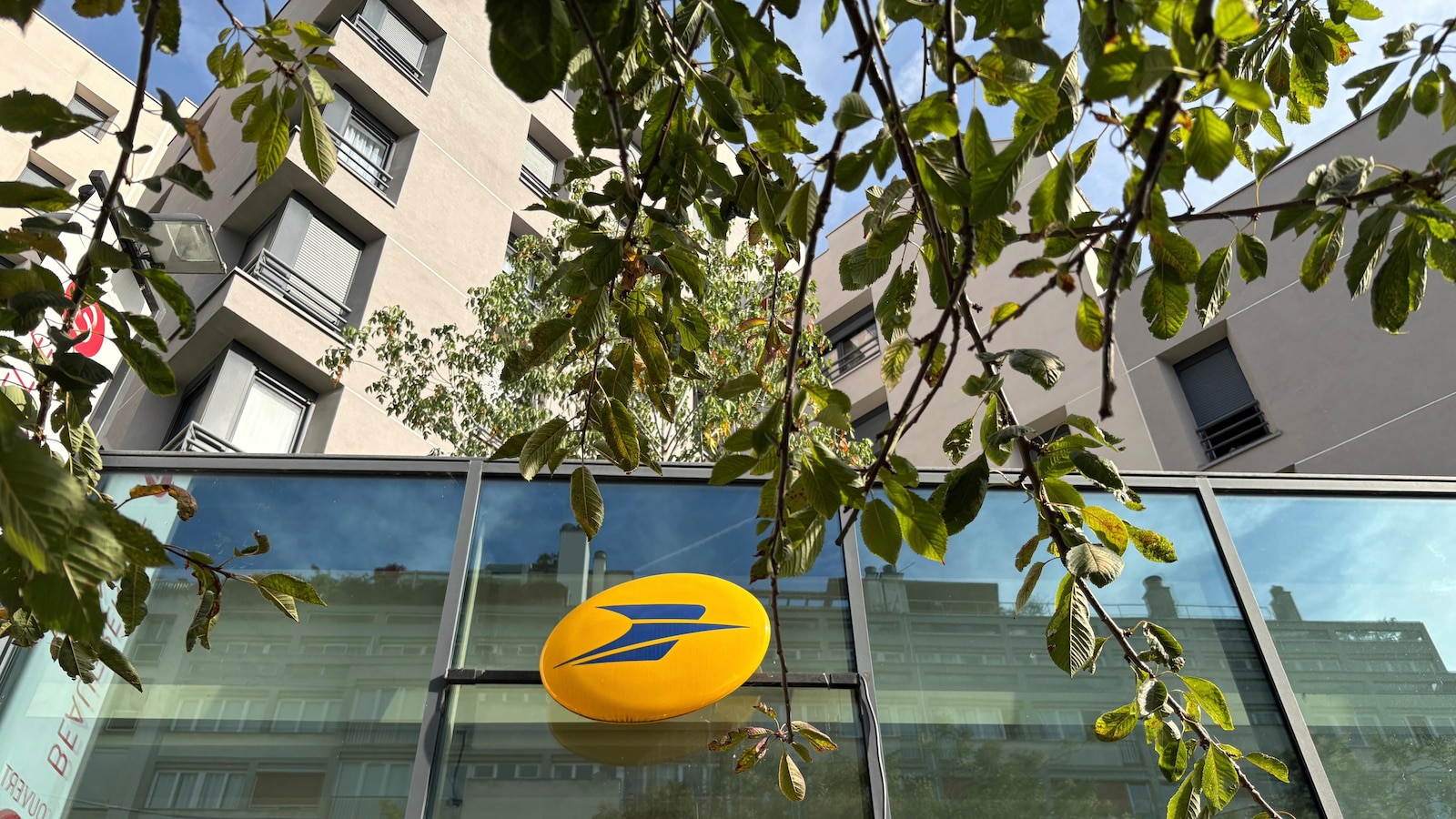 Cyberattack disrupts France's postal service and banking during Christmas rush