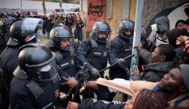 Spanish police evict hundreds of migrants from squat deemed a safety hazard