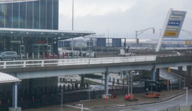 Customs officer at JFK airport fires his gun during a freeway fight