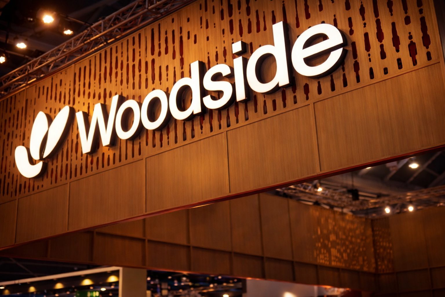Woodside Energy Group Ltd Stock (ASX: WDS, NYSE: WDS): CEO Exit, LNG Mega-Projects, and What Analysts Forecast Into 2026 (21 Dec 2025)
