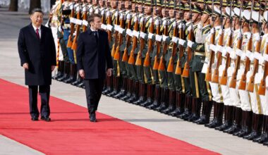 Xi Courts Macron in Diplomatic Effort to Isolate Japan’s Premier