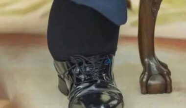 “his cankles grew three sizes that day”