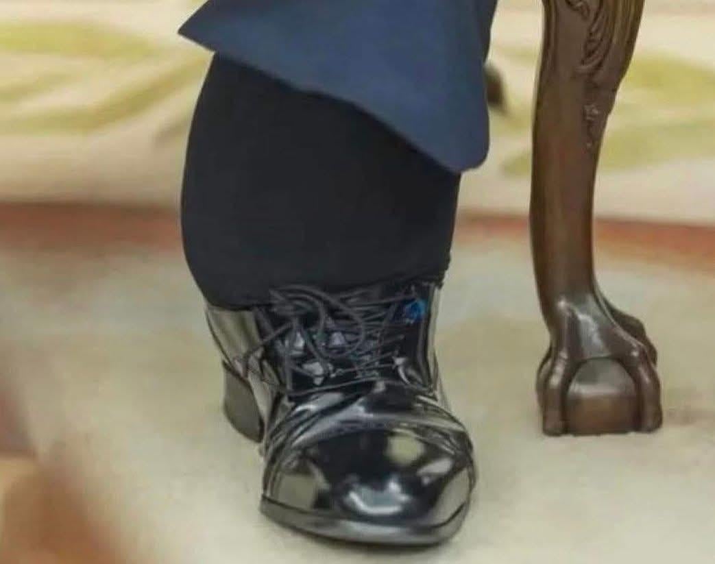 “his cankles grew three sizes that day”