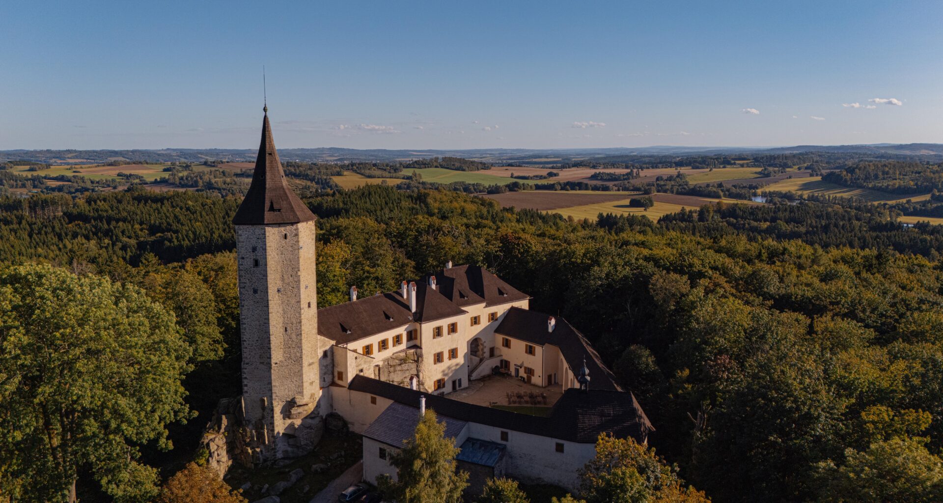 Hrad Roštejn z dronu