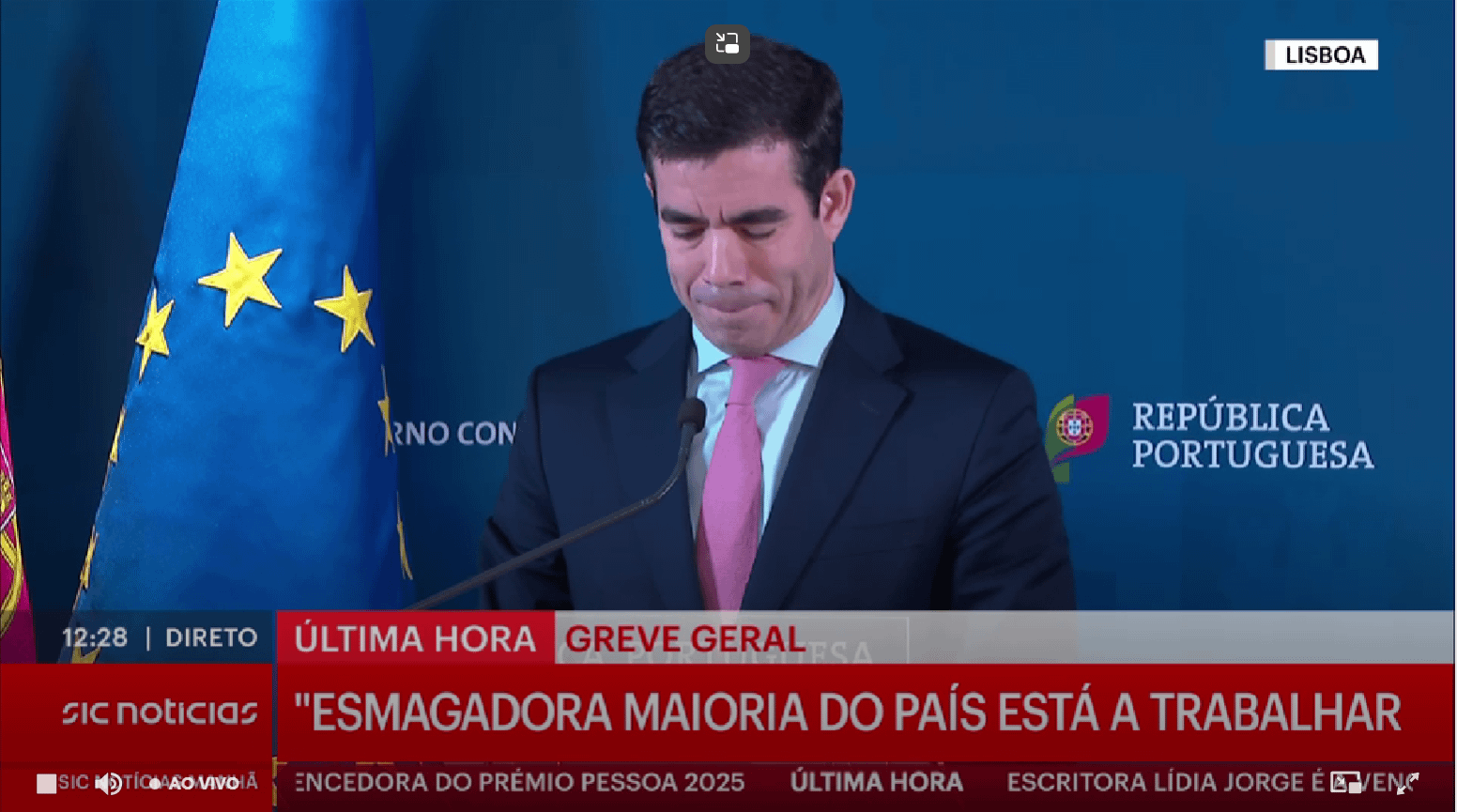 Este homem está em direto a gozar com os portugueses