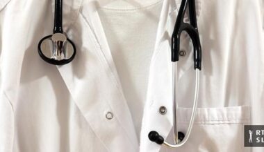 Ustavno sodišče: Prepoved dodatnega dela zdravnikov zunaj javne zdravstvene službe je neustavna