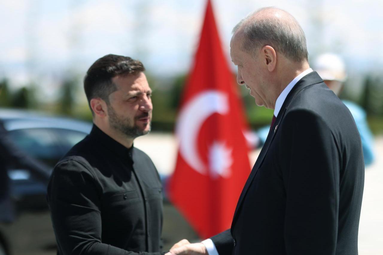 President Recep Tayyip Erdogan welcomes Ukrainian President Volodymyr Zelenskyy at the Presidential Complex in Ankara, Türkiye on May 15, 2025. ( TUR Presidency/AA Photo)