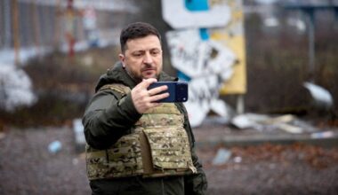 Zelenskyy meets with Kupiansk frontline troops ahead of Berlin security talks