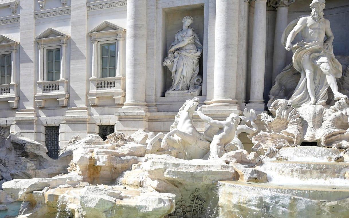 Roma, la Fontana di Trevi sarà a pagamento da gennaio: biglietto di 2 euro per visitarla