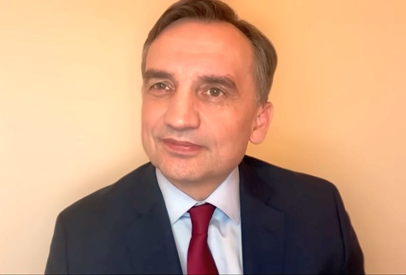 Polska unieważnia paszport Zbigniewa Ziobry: Coraz bliżej europejskiego nakazu aresztowania