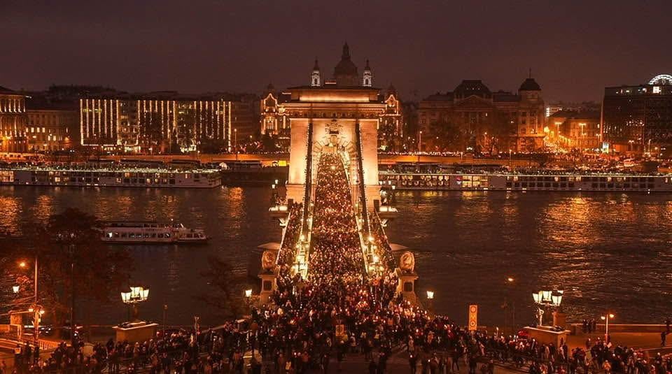 Magyar Péter: Egy hatalom végórái és egy nemzet újjászületése (Lapozós)