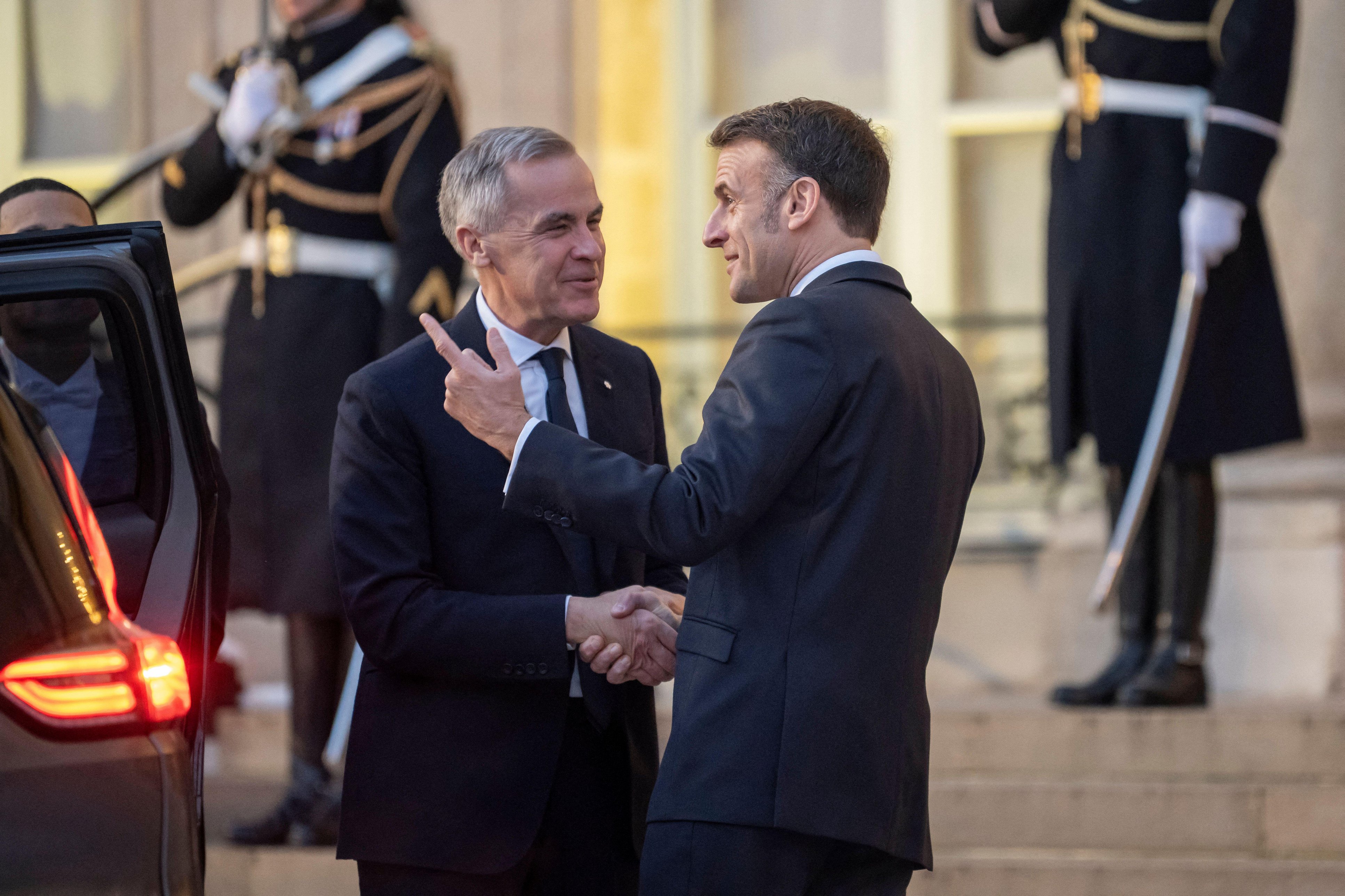 The prime minister of Canada, Mark Carney, is greeted by President Macron