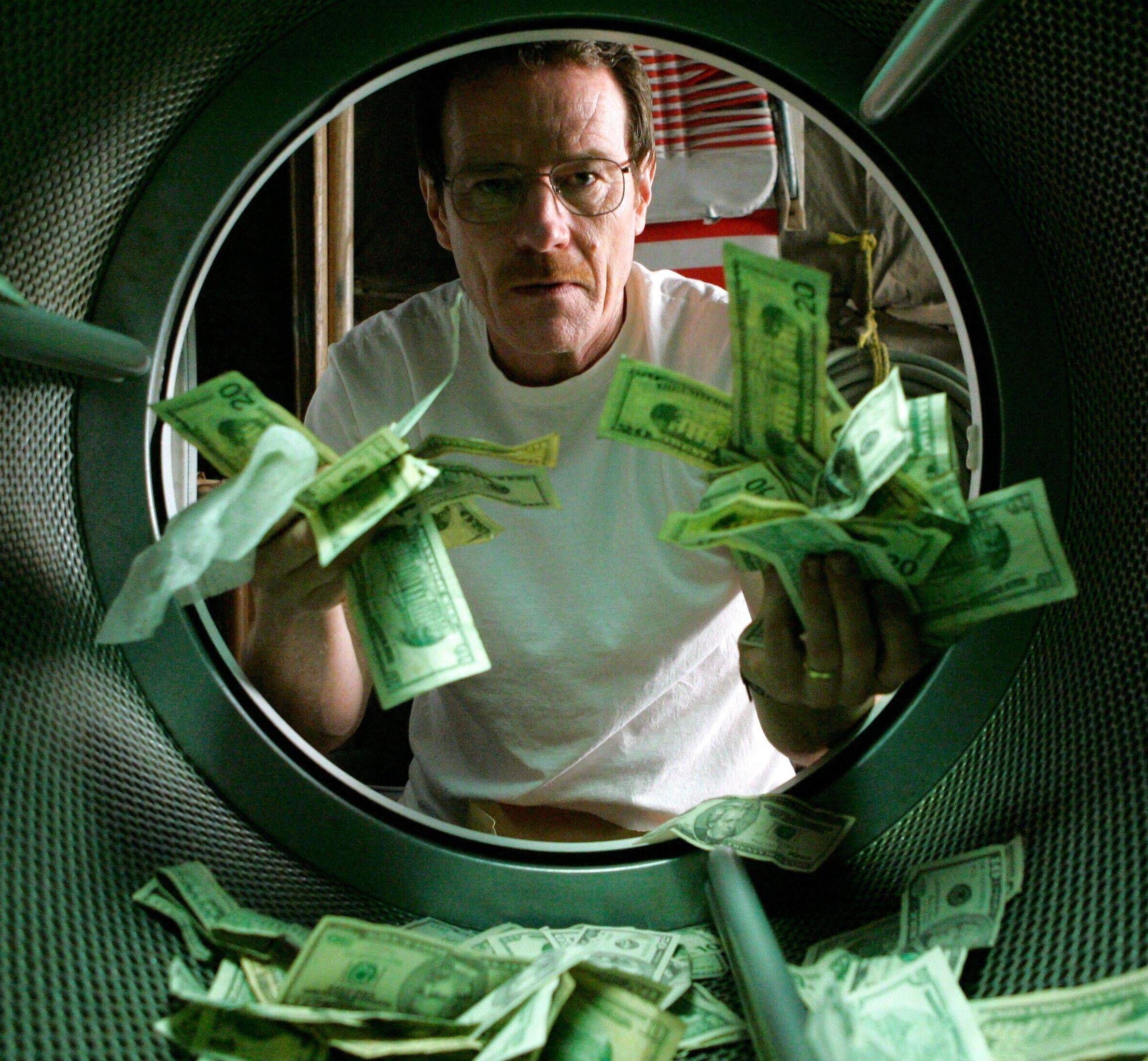 BRYAN CRANSTON in BREAKING BAD (2008), directed by VINCE GILLIGAN. Season 1x1. Credit: SONY PICTURES TELEVISION/ACME SHARK/MGM TELEVISION/PEGASUS / Album