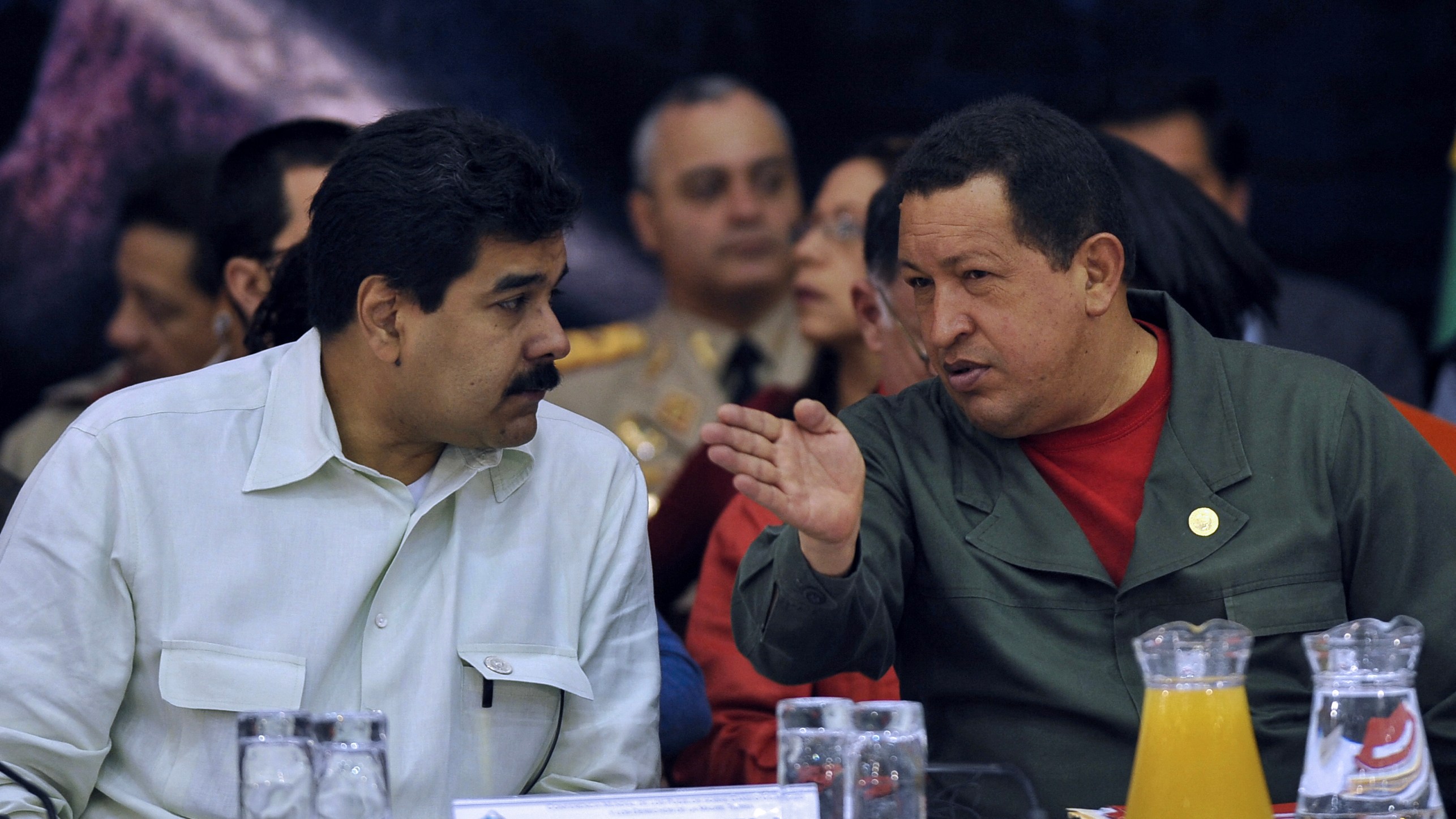 Venezuela's President Hugo Chavez talks with his Foreign Affairs Minister Nicolas Maduro at a climate summit.