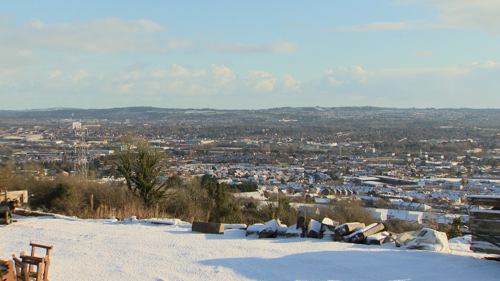 Snow and ice alerts in place as temperatures drop