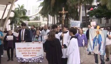 Catholic institutions, members of the community march toward Miami immigration court to pray, show support for migrants - WSVN 7News | Miami News, Weather, Sports