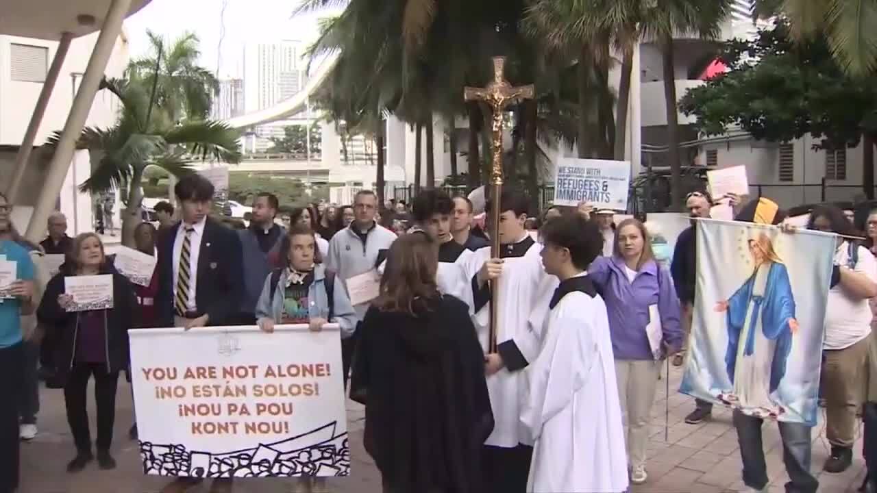 Catholic institutions, members of the community march toward Miami immigration court to pray, show support for migrants - WSVN 7News | Miami News, Weather, Sports