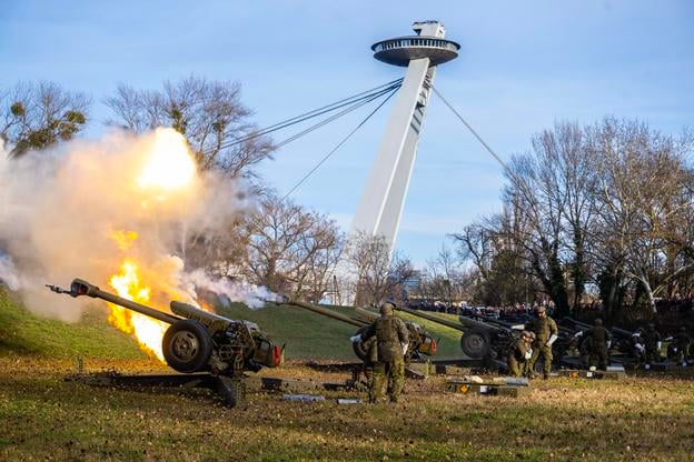 Artillery soldiers from the 5th Regiment of the Slovak Armed Forces fire 21 New Year’s salutes from towed 122mm D-30 howitzers on the banks of the Danube in Bratislava on Thursday, January 1, 2026, marking the 33rd anniversary of the establishment of the Slovak Republic.