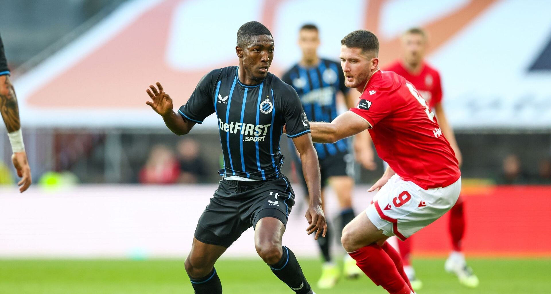 Jusqu’à 50 millions d’euros : et si Joel Ordóñez rejoignait Liverpool pour un montant record en Pro League ?