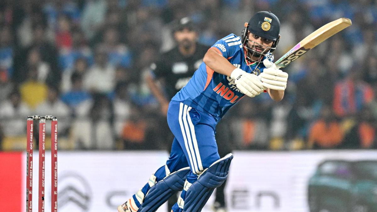 India vs New Zealand Live Score, 1st T20I: NZ 87/3 (10); Varun removes Robinson in his first over; IND 238/7