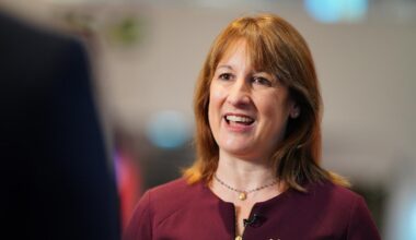 UK to reimburse visa fees for top tech and science firms in push for growth