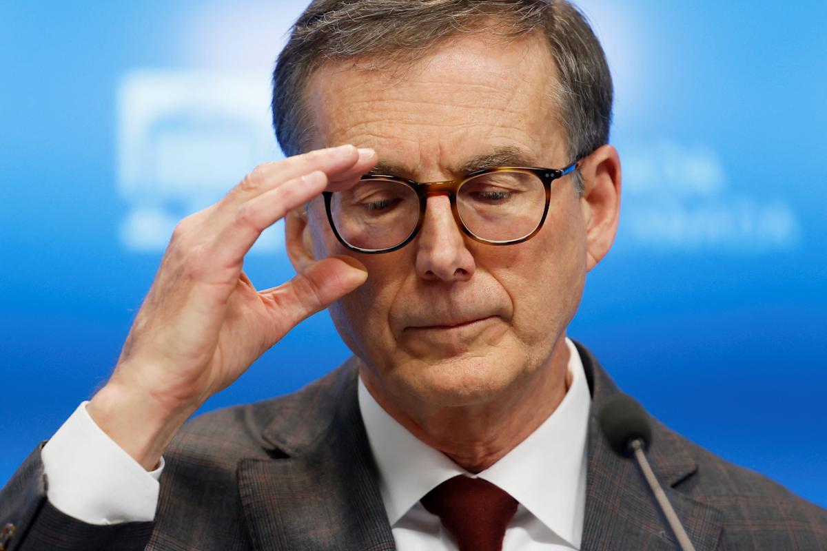 Bank of Canada expected to hold key interest rate steady today, with economists divided on future hikes