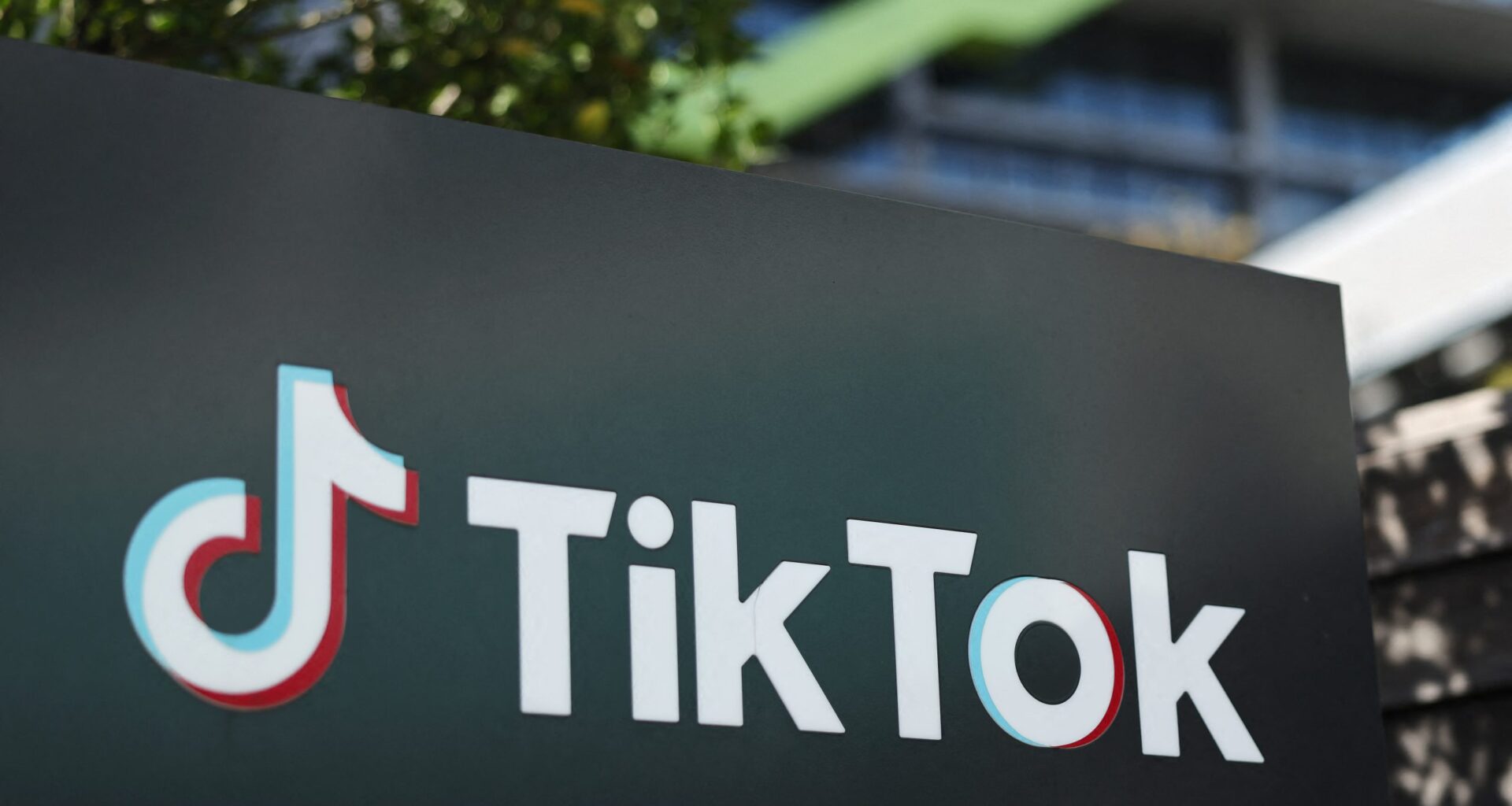 TikTok: Τι σημαίνει η νέα συμφωνία με τις ΗΠΑ για τους χρήστες;