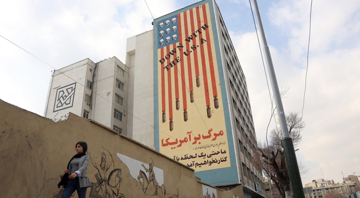 An Iranian woman walks next to an anti-US mural in Tehran, Iran, 29 January 2026. The US President Donald Trump on 28 January renewed threats of military action against Iran, saying time is running out for Iran to make a deal. Tension has increased after anti-government protests in Iran erupted since 08 January 2026.